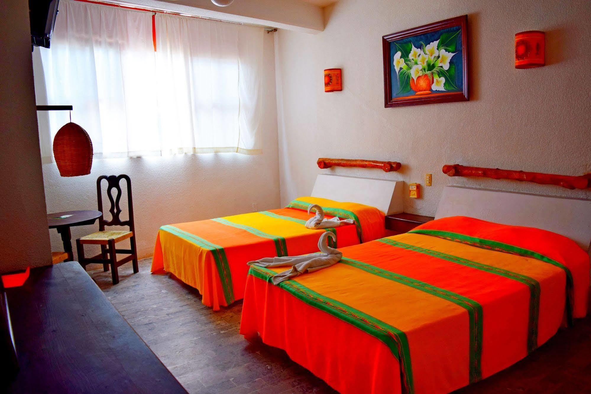 Hotel Corona Zihua シワタネホ エクステリア 写真